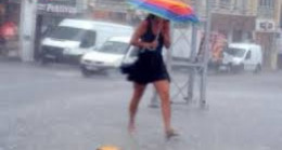Arnavutköy’de Yağmur Aniden Bastırdı