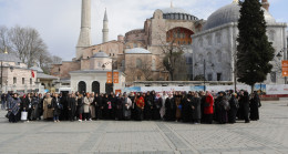 ARNAVUTKÖYLÜ KADINLAR İBADETHANELERİ ZİYARET EDİYOR