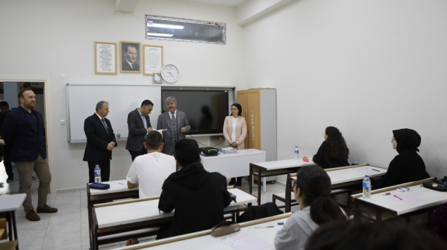 ARNAVUTKÖY BELEDİYESİ’NDEN ÖĞRENCİLERE AKADEMİK DESTEK