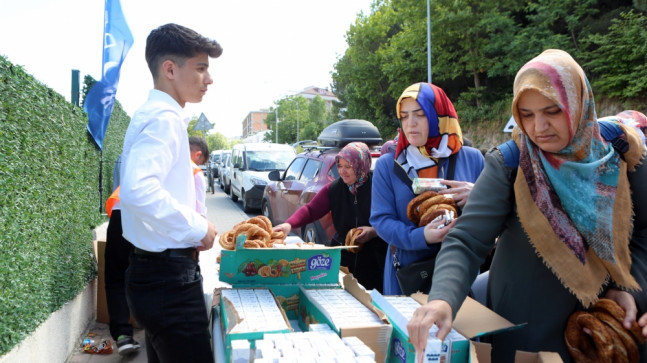 ARNAVUTKÖY BELEDİYESİ YKS’DE ÖĞRENCİLERİN VE AİLELERİN YANINDA