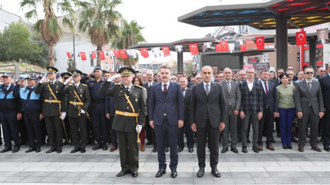 96. Yılda Çelenkler Sunuldu