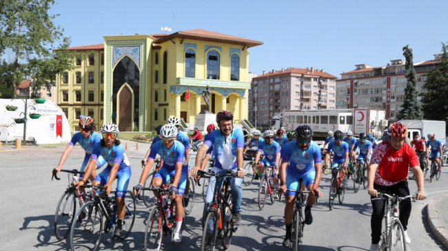 BİSİKLETLİLER KÜTAHYA’DAN YOLA ÇIKTI