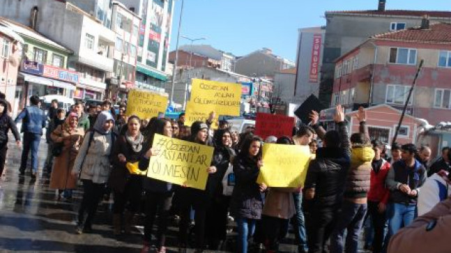 Arnavutköylü Gençler Özgecan Aslan ve Kadına Yönelik Şiddet İçin Yürüdü