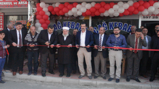 Arnavutköy’de En Meşhur Erzurum Cağ Kebap Salonu Açıldı