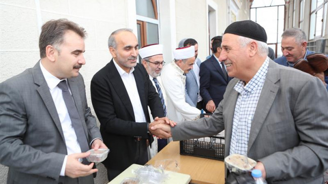 Arnavutköy Belediyesi’nden Aşure İkramı